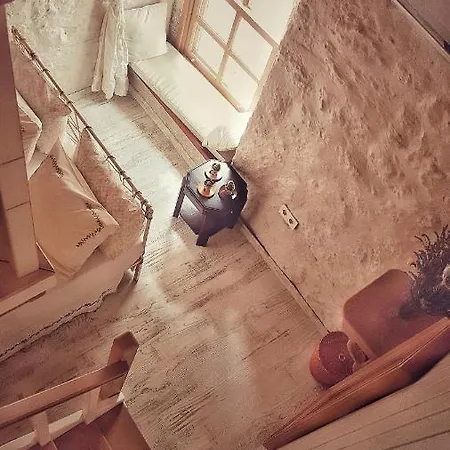 Lilyum - Tas Ev Bed & Breakfast Alaçatı