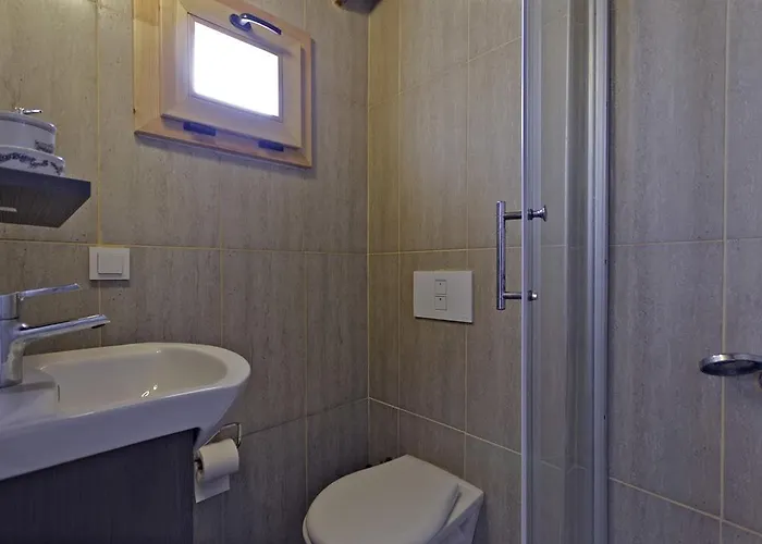 Lilyum - Tas Ev Alacati