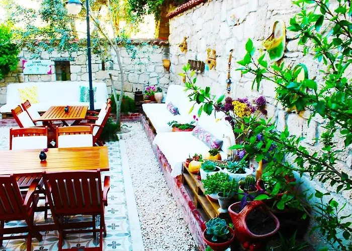 Lilyum - Tas Ev Bed & Breakfast Alaçatı