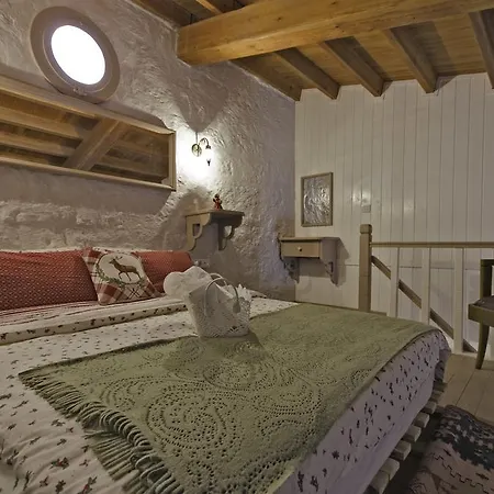 Lilyum - Tas Ev 3* アラカティ