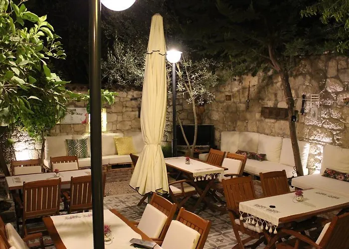 Lilyum - Tas Ev Nocleg ze śniadaniem 3*