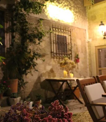 Lilyum - Tas Ev Nocleg ze śniadaniem Alaçatı